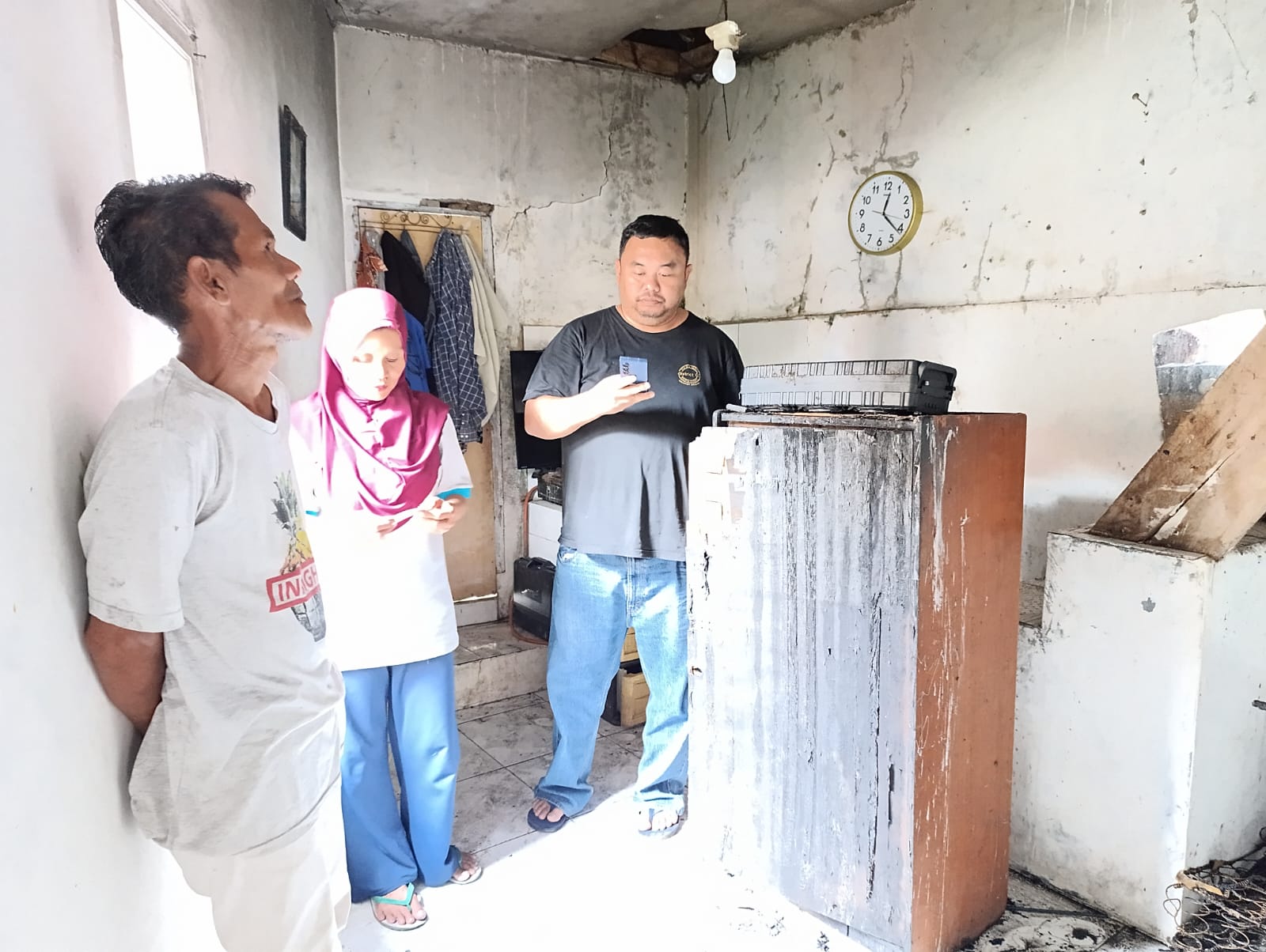 Legislator Garut Yudha Puja Turnawan Kunjungi Korban Kebakaran 3 Kos-kosan di Pataruman