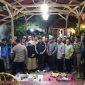 Penjabat (Pj) Bupati Garut, Barnas Adjidin, menghadiri serta menyelenggarakan pendistribusian bantuan sosial bersama Taruna Siaga Bencana (Tagana) di Pantai Karangpapak, Kecamatan Cikelet, Kabupaten Garut, pada Selasa malam (6/2/2024).