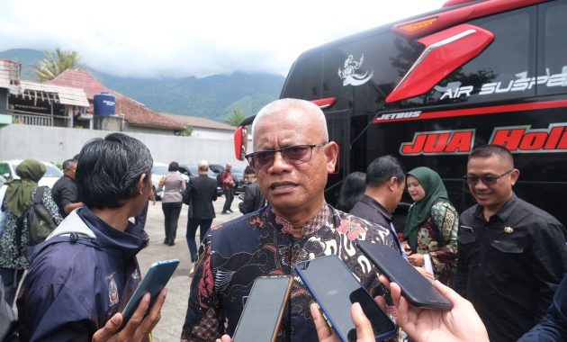 Pembangunan Jalan Inovatif di Garut: Transformasi dari Limbah Plastik ke Jalan Aspal