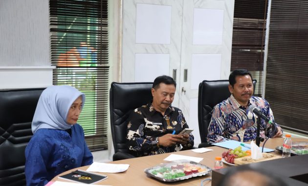 Barnas Adjidin, Penjabat Bupati Garut, Mendorong Persiapan Lomba 10 Program PKK