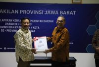 Penjabat (Pj) Bupati Garut, Barnas Adjidin, bersama Pj. Gubernur Jawa Barat, Bey Machmudin, dan tiga kepala daerah lainnya hadir bersama adalan acara penyerahan LKPD Tahun 2023, Jum'at (22/3/2024), di kantor BPK Perwakilan Jabar, Kota Bandung.