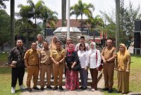 Pelaksanaan audiensi dari Universitas Pancasila terkait dengan Rencana Program untuk Lokasi Fokus pada Hulu Sungai Cimanuk dan Desa-Desa sekitar DAS Cimanuk yang berlangsung di Ruang Rapat Bupati Garut, Jalan Pembangunan, Kecamatan Tarogong Kidul, Kabupaten Garut, Senin (25/3/2024).