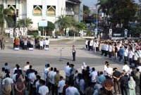 Penjabat Bupati Garut memimpin apel gabungan pasca Hari Raya Idulfitri 1445 yang berlangsung di Lapangan Oto Iskandar Di Nata atau Alun-Alun Garut, Kecamatan Garut Kota, Kabupaten Garut, pada Selasa (16/4/2024).