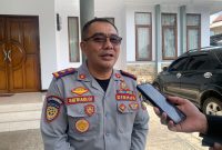 Kepala Dishub Garut, Satria Budi, memberikan pernyataan di Halaman Rumah Dinas Sekda Garut, Jalan Patriot, Kecamatan Tarogong Kidul, Kabupaten Garut, pada Kamis (18/4/2024).