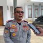 Kepala Dishub Garut, Satria Budi, memberikan pernyataan di Halaman Rumah Dinas Sekda Garut, Jalan Patriot, Kecamatan Tarogong Kidul, Kabupaten Garut, pada Kamis (18/4/2024).