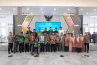 Sekda Kabupaten Garut, Nurdin Yana, memberikan sambutan dalam acara Pengajian dan Silaturahmi Ba'da Idulfitri 1445 Hijriah, yang dilaksanakan di Gedung Pendopo Garut, Kecamatan Garut Kota, Kabupaten Garut, Minggu (21/04/2024).