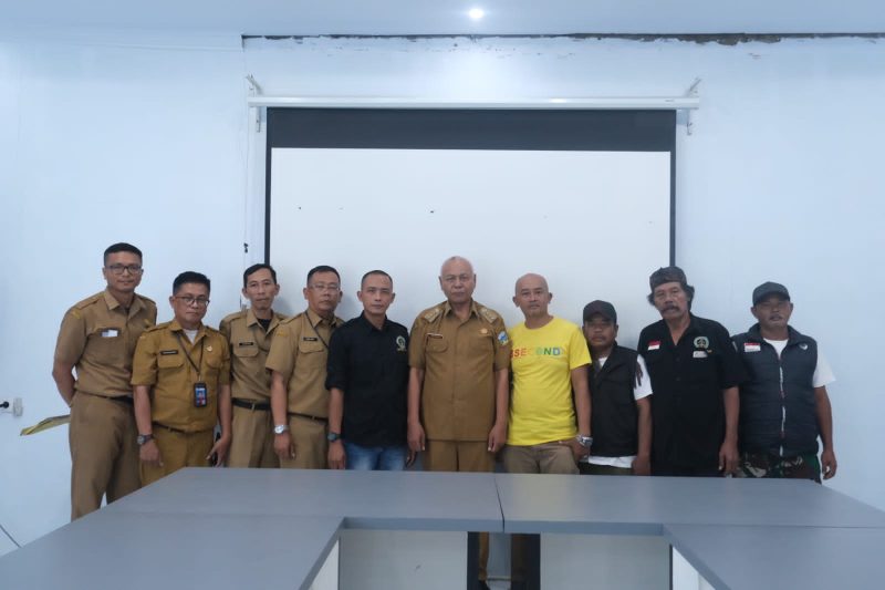 Diskominfo Kabupaten Garut menerima kunjungan dari Paguyuban Pengguna Radio Komunikasi UHF Jawa Barat (Gapura Jabar) di Gedung PIC Diskominfo Garut, Senin (29/4/2024).