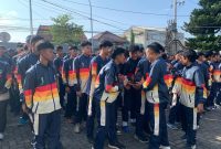 Pelaksanaan apel pagi di Lingkungan Dispora Kabupaten Garut, yang berlokasi di Jalan Merdeka, Kecamatan Tarogong Kidul, Kabupaten Garut, Jum'at (3/5/2024).