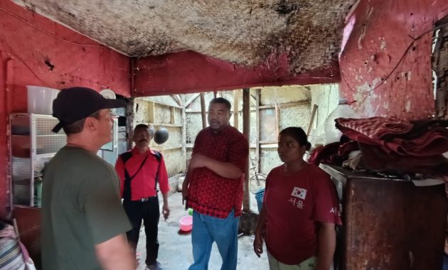Kepedulian DPRD Garut: Bantuan untuk Rumah Roboh di Desa Rancabango