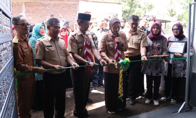 Gerakan Lingkungan dari Akar Rumput: Wabup Garut Resmikan Bank Sampah KSM Binangkit