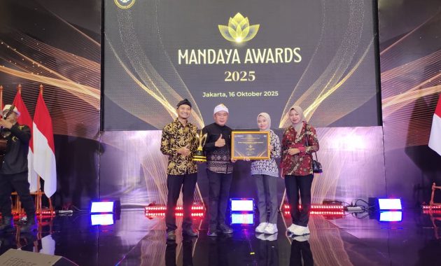 Smart Farming Bawa Desa Karyamukti Garut Raih Penghargaan Nasional Mandaya Award 2025