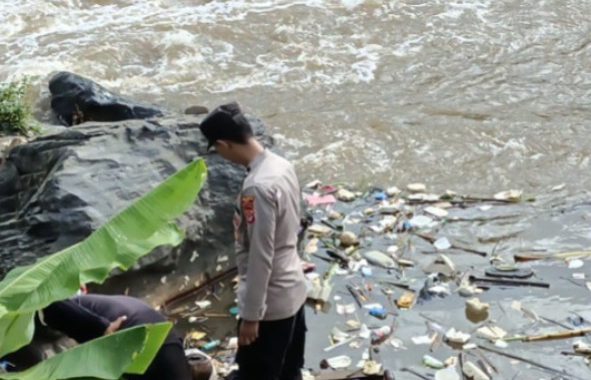 Heboh Penemuan Jasad Bayi di Tepi Sungai Cimanuk, Polisi Turun Tangan Selidiki Kasus Tragis Ini