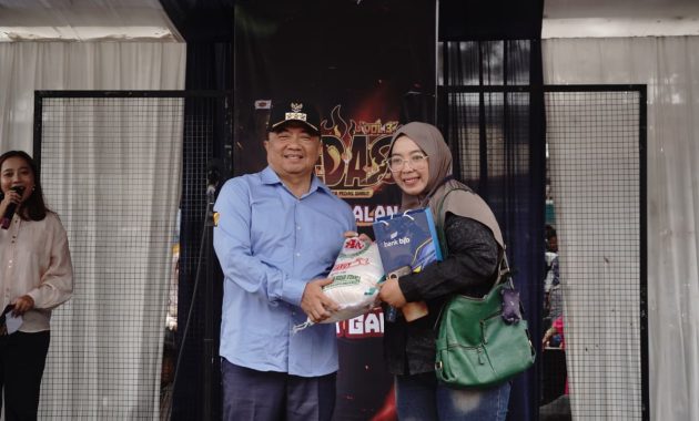 Bupati Syakur Resmikan Roadshow Pelayanan Publik dan FEDAS 2025, Layani Warga Hingga Gerakkan UMKM Malangbong