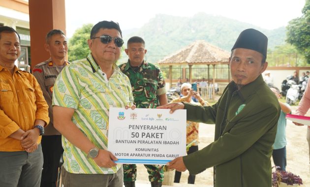 Bupati Garut Bersama Komunitas MARAG Salurkan Bantuan Sosial di Kecamatan Cihurip