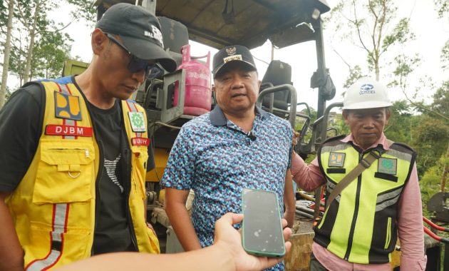 Pastikan Akses Aman dan Nyaman, Bupati Garut Pantau Pelebaran Jalan Cikajang–Sumadra
