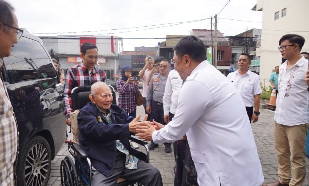 Prof. Emil Salim Apresiasi Potensi Kreatif Priangan saat Kunjungi Garut