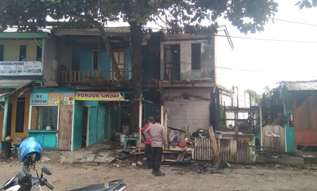 Kebakaran Rumah Penginapan di Mancagahar Diduga Akibat Arus Pendek, Polsek Pameungpeuk Turun Tangan