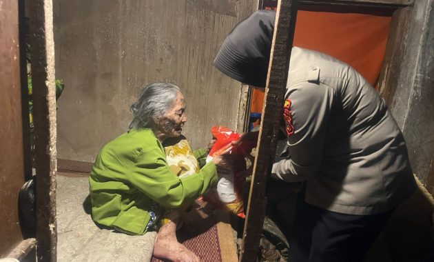 Polres Garut Distribusikan Bantuan Beras Kapolda Jabar, Sentuh Warga Dhuafa hingga Anak Yatim