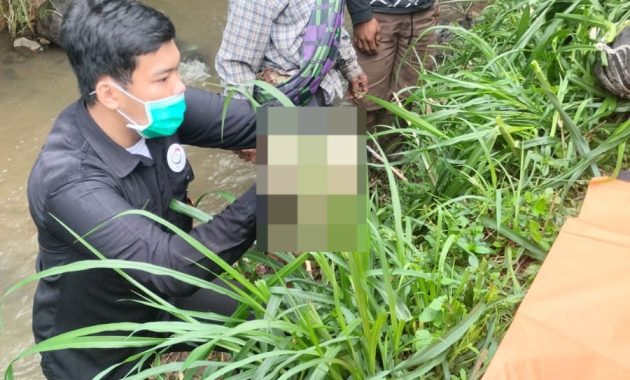 Polsek Bayongbong Lakukan Olah TKP Penemuan Bayi Meninggal di Aliran Sungai Cipulus