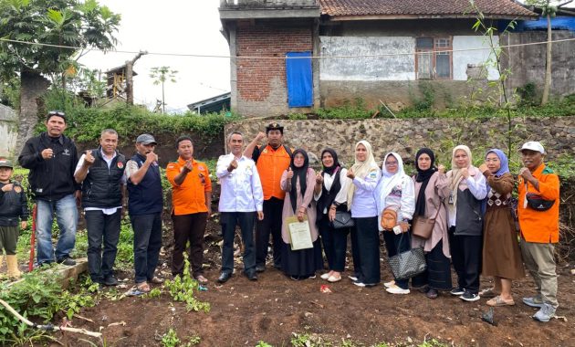 Hijaukan Neglasari di HPSN 2026, Camat Bayongbong Ajak Warga Peduli Sampah dan Lingkungan