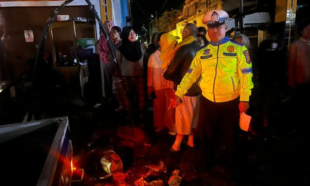 Mobil Grand Livina Tabrak Warung Nasi Goreng di Ciledug, Satu Orang Meninggal Dunia