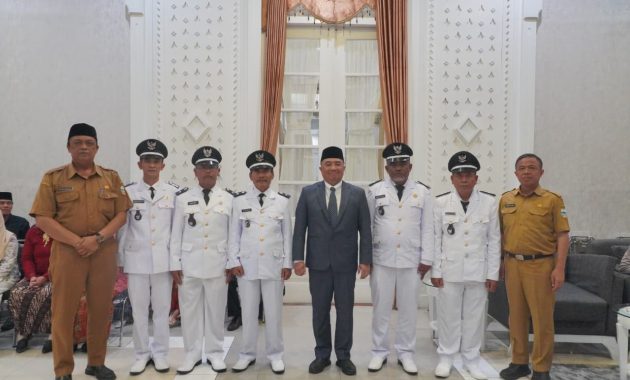 Bupati Garut Kukuhkan 5 Kades PAW, Dorong Pelayanan Optimal dan Pengelolaan Keuangan Akuntabel