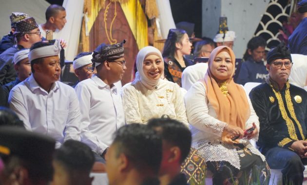 Kirab Mahkota Binokasih Semarakkan Milangkala Tatar Sunda di Garut, Ribuan Warga Tumpah Ruah