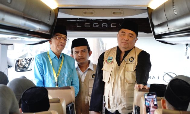 Bupati Garut Lepas Jemaah Haji Kloter 22, Ingatkan Pentingnya Kekhusyukan dan Kesehatan Selama Ibadah