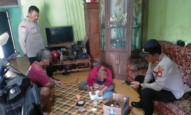 Polisi Sisir Peredaran Miras Tanpa Izin, Empat Botol Ciu Diamankan di Wanaraja