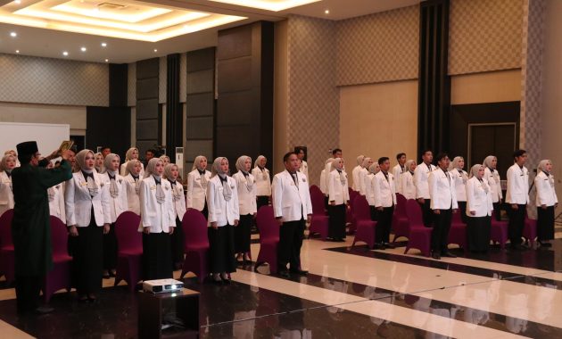 Uniga Lantik 41 Apoteker Baru, Dinkes Garut Harap Perkuat Pelayanan Kesehatan