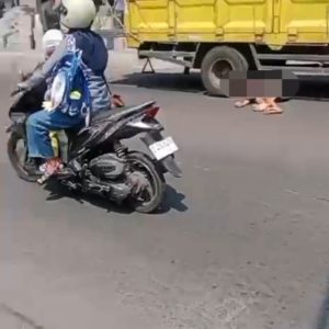 Viral di Media Sosial, Pengendara Motor Tewas Terlindas Truk Pengangkut Material di Tarogong Kidul