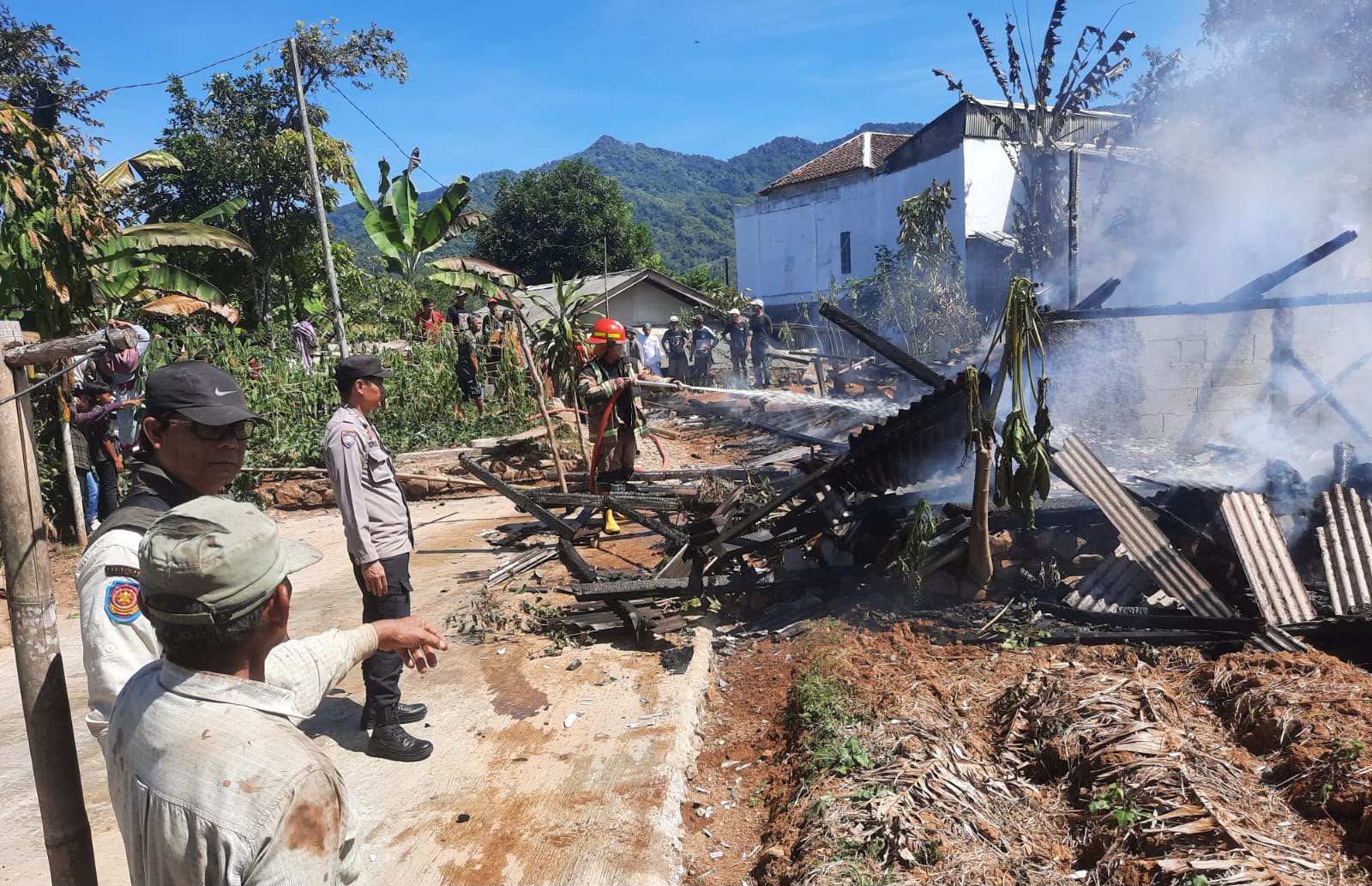 Rumah Warga di Bungbulang Ludes Dilahap Api, Polisi Selidiki Penyebab Kebakaran