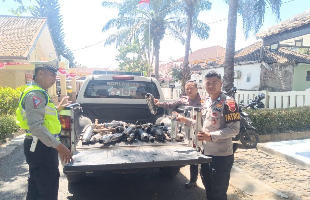 40 Knalpot Brong Diamankan Polisi dari Kendaraan Pelajar di Tarogong Kidul
