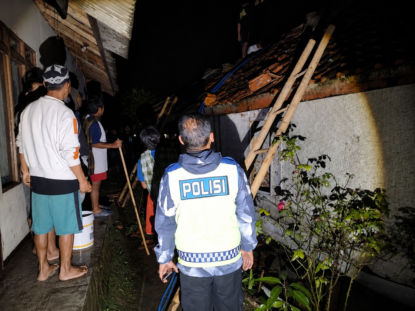 Rumah Panggung Warga Banjarwangi Terbakar, Api Berhasil Dipadamkan dalam 15 Menit
