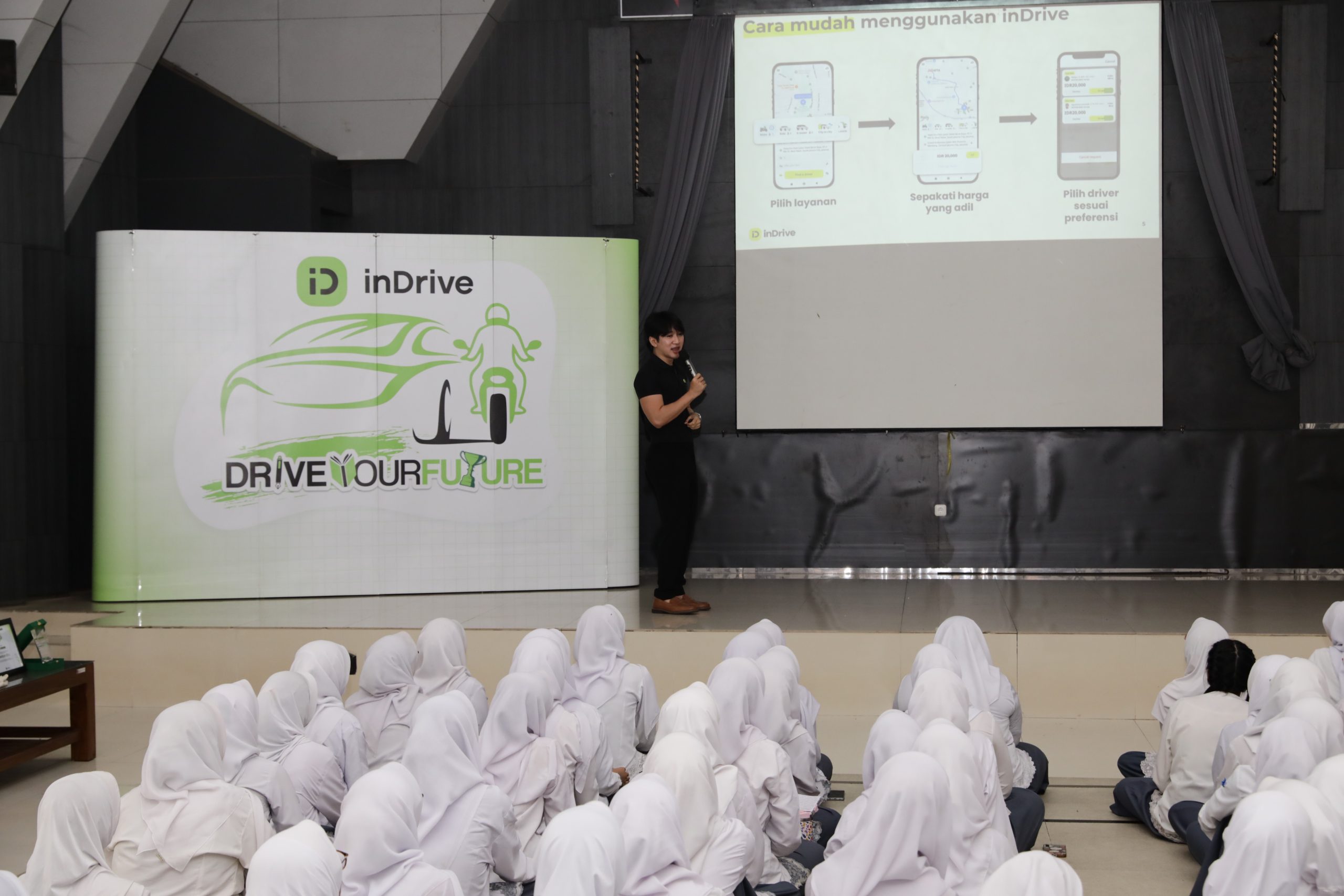 InDrive Edukasi Pelajar Jabar soal Keselamatan Berlalu Lintas, Ratusan Siswa Ikuti Kampanye Drive Your Future