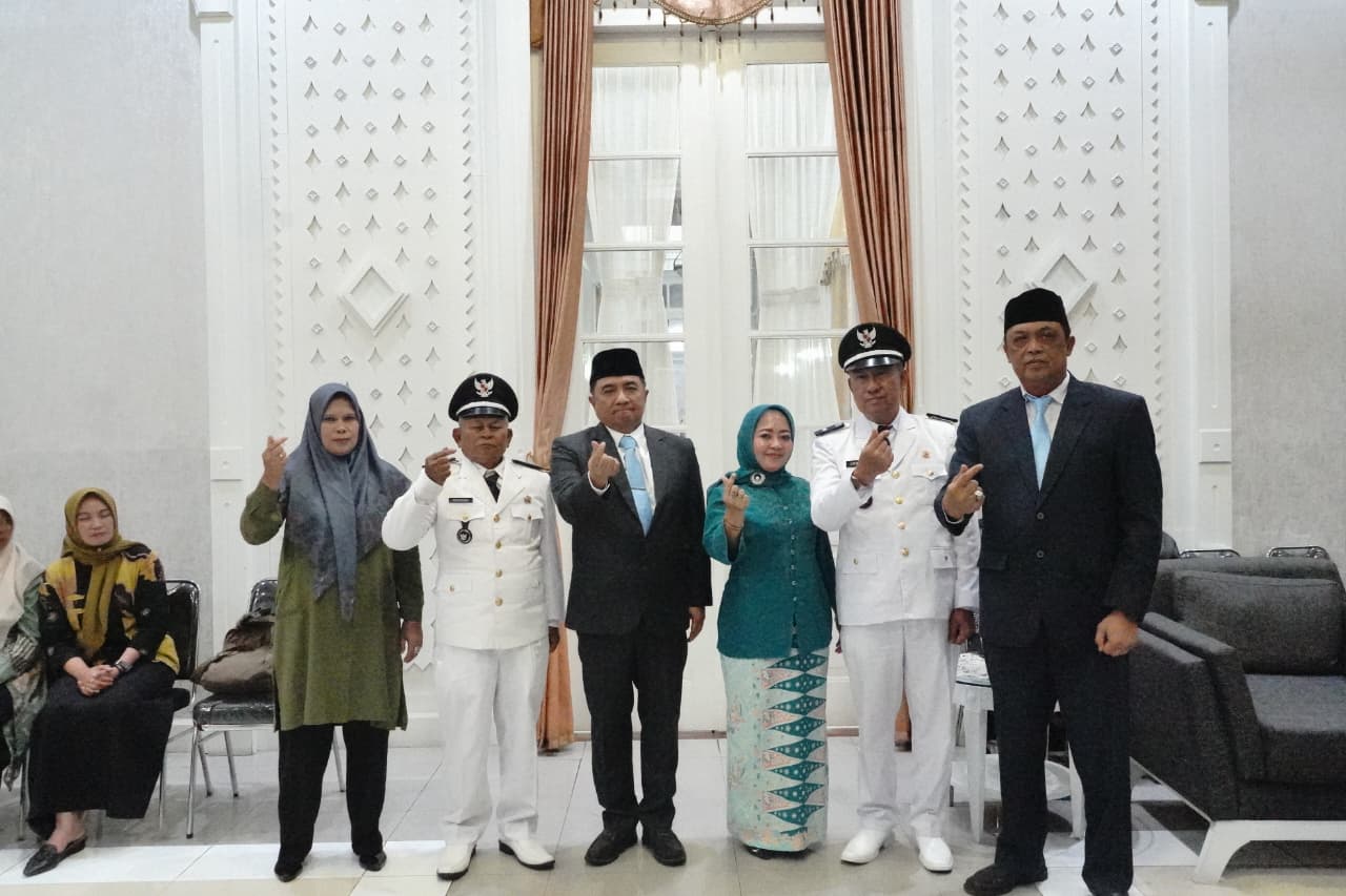 Dua Kades PAW Resmi Dilantik, Bupati Garut Tekankan Pelayanan dan Ketepatan Bansos