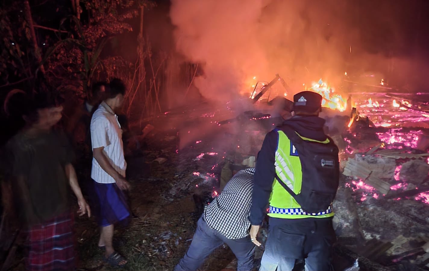 Api Melalap Rumah Panggung di Padahurip, Kerugian Mencapai Puluhan Juta Rupiah