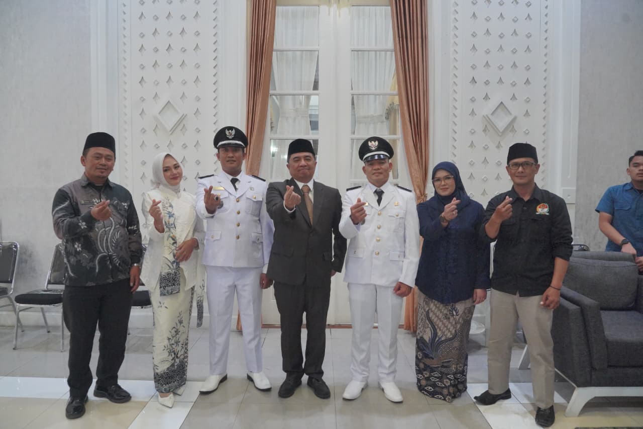 Dua Kades PAW Resmi Dilantik, Bupati Garut Tekankan Pendidikan, Kesehatan dan Ekonomi Desa