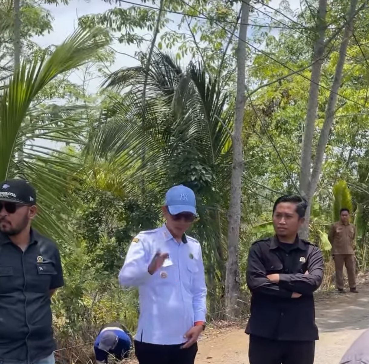 DPRD Garut Tinjau Pembangunan Jalan di Mekarmukti, Soroti Kualitas dan Manfaat bagi Warga